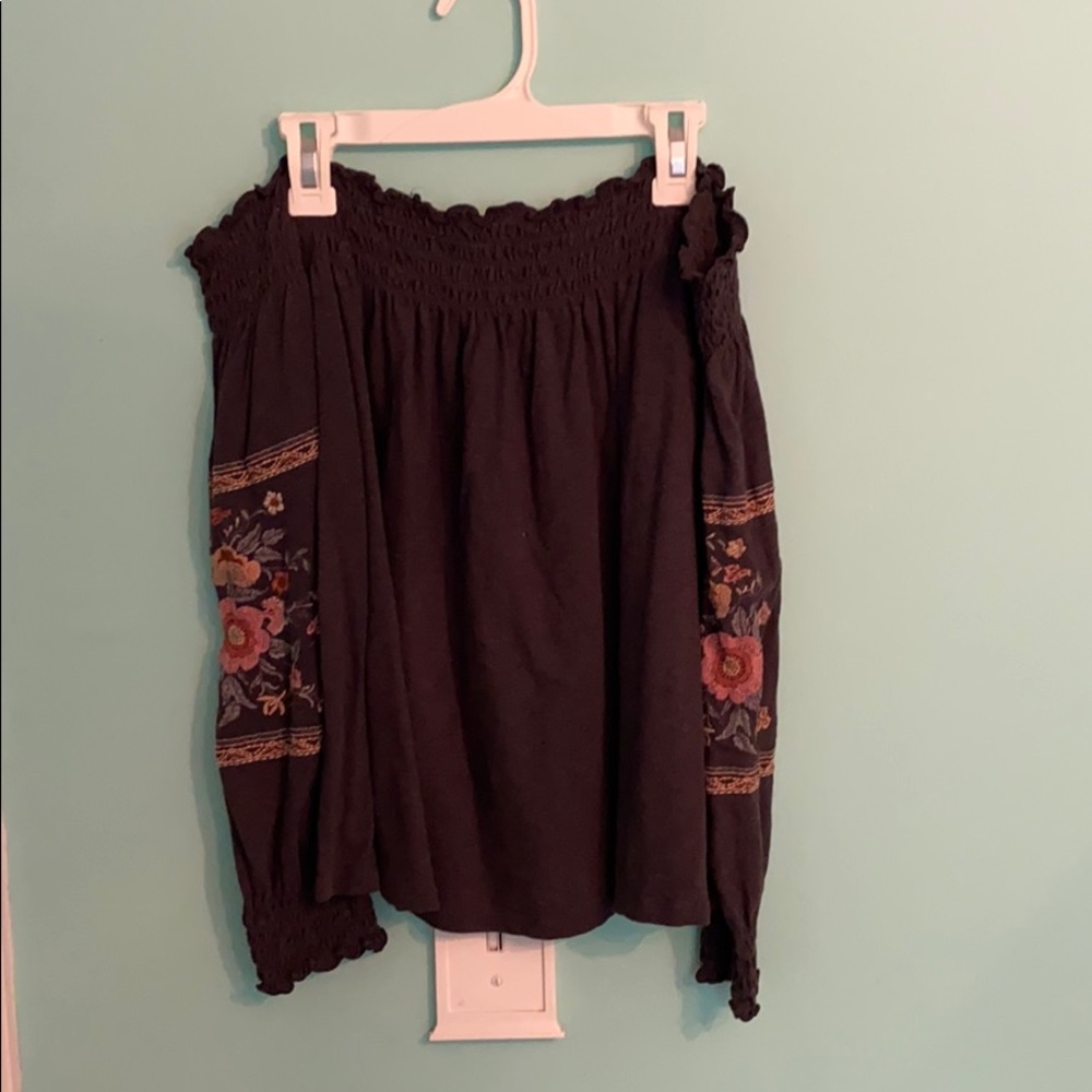 American Eagle Off-the-shoulder Floral Top